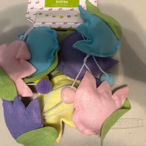 NWT Spring Flower felt garland